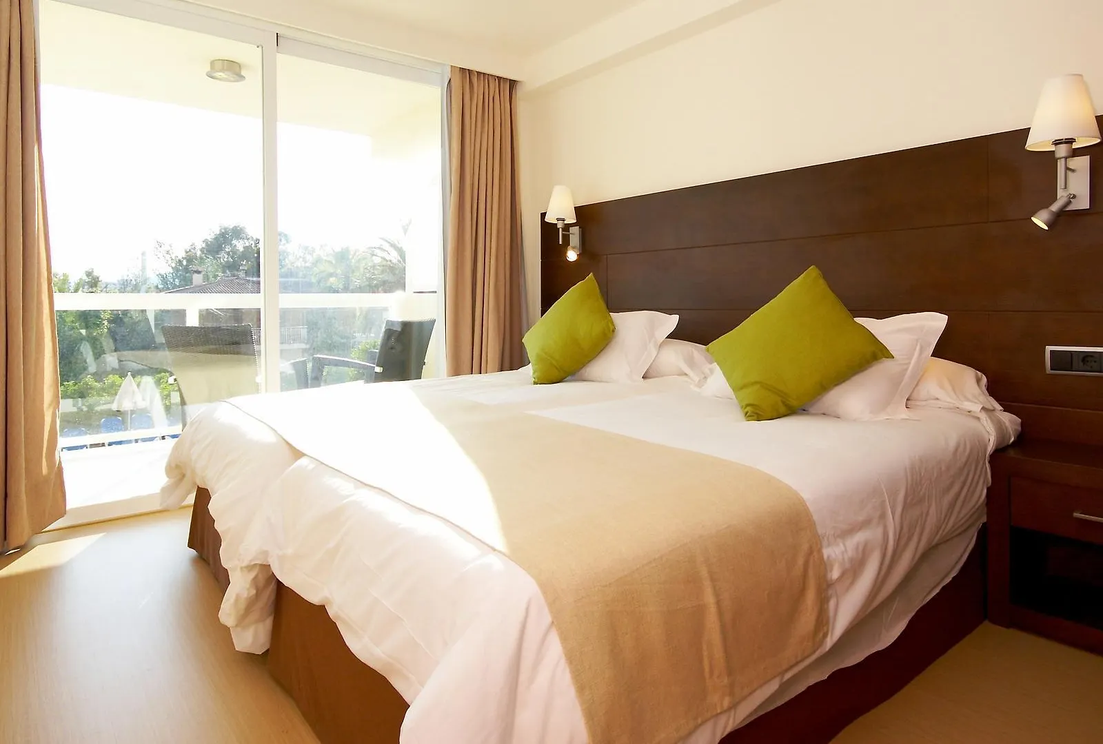 Las Gaviotas Suites Hotel & Spa Playa de Muro  4*, Playa de Muro (Mallorca) Spain
